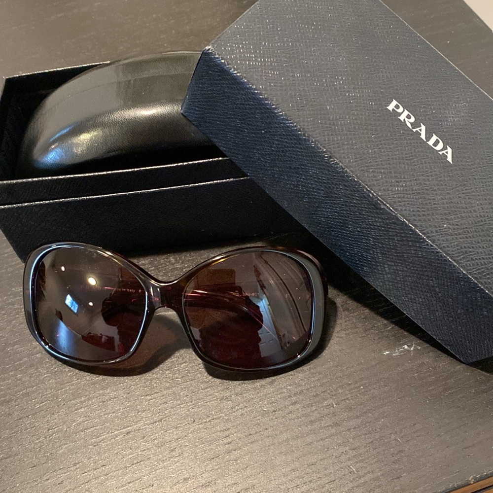 Prada sunglasses - Picture 3 of 3